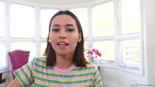 Sibling Sex Ed: Brother Shows Sister How to Give the Perfect Blowjob