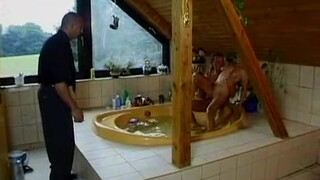 Bathroom Threesome: Sons Get Tanned With Mom