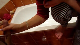 Its Family Bonding Time: Sisterly Love in the Bathroom